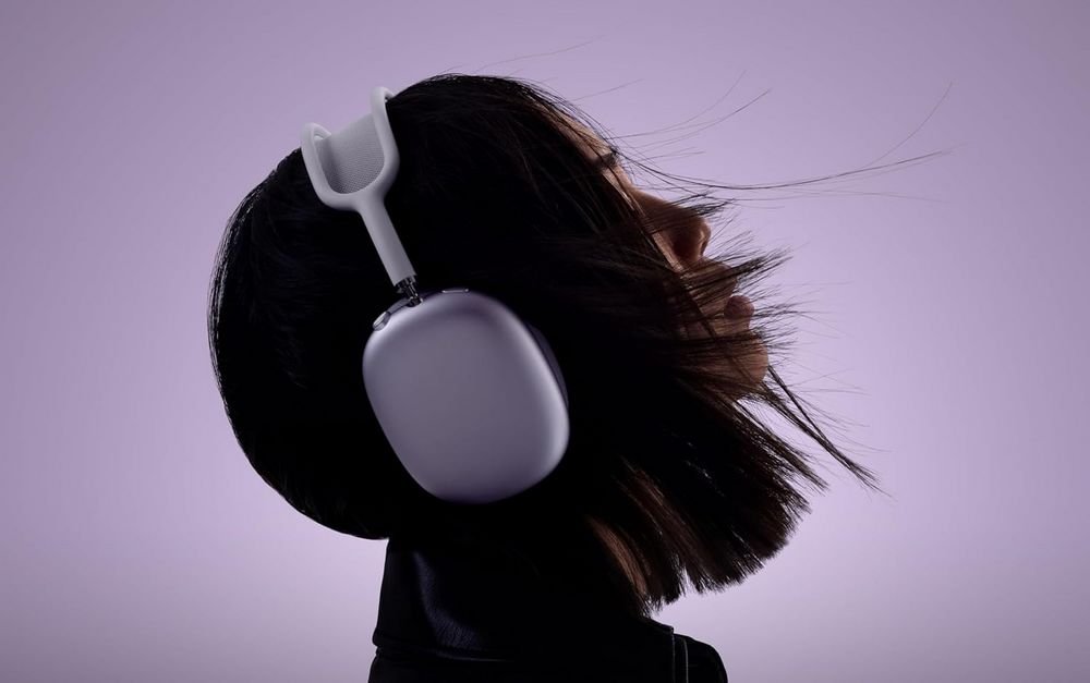 Enjoy the Music with the Best Headphones Over Head